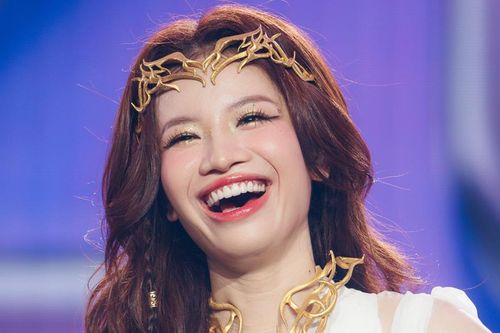 Ca sĩ Lâm Bảo Ngọc lãi to