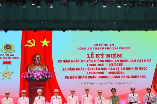 Công an Hải Phòng đón nhận Huân chương Quân công hạng Nhì