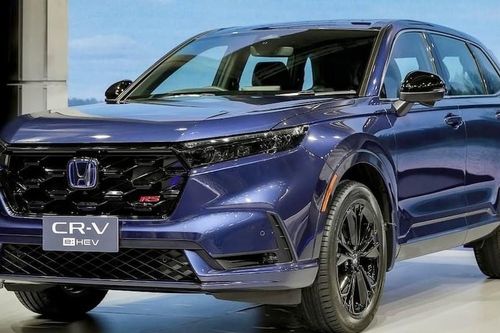 Loạt xe hybrid ăn khách đang được ưu đãi 'khủng' trong tháng 8