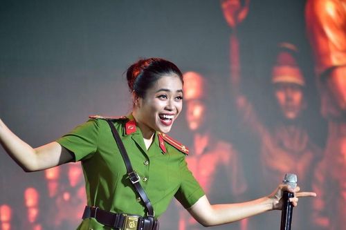 Hai người bạn thân khác giới đứng sau thành công của Đại úy Hoàng Hồng Ngọc