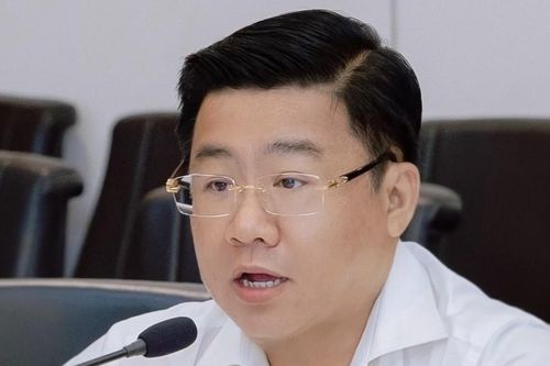 Giáo sư 46 tuổi, người Hà Nội làm Chủ tịch Hội đồng Đại học Kinh tế TPHCM