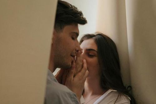 Yêu say đắm 2 năm, chàng trai 'bỏ chạy' sau 3 tháng sống thử