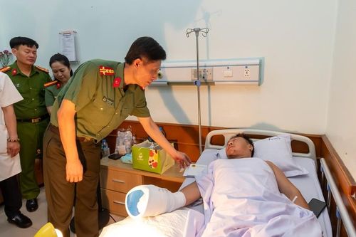 Nối thành công ngón tay cái đứt rời cho Thiếu tá Công an bị chém ở cổng cơ sở cai nghiện