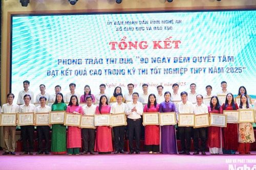 Ngành giáo dục Nghệ An khen thưởng 35 tập thể, 164 cá nhân đạt thành tích xuất sắc trong Kỳ thi tốt nghiệp THPT