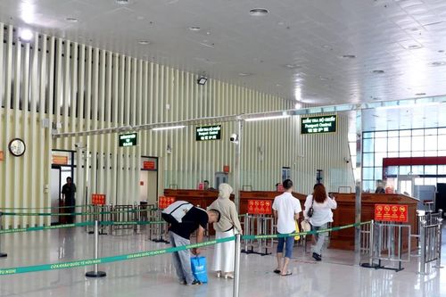 Bệnh Chikungunya gây hậu quả khiến 'người đi khom lưng'