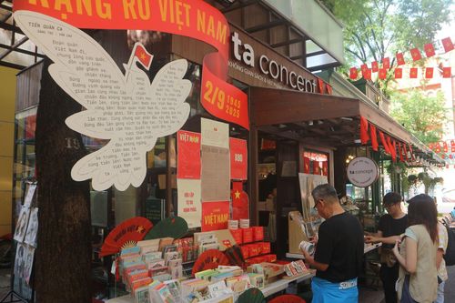 TP Hồ Chí Minh: Trưng bày sách '80 năm tự hào một dải non sông'