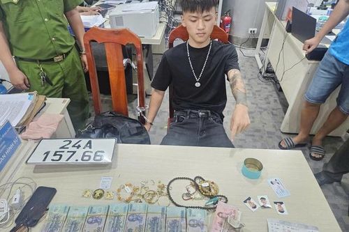 Công an Đà Nẵng bắt hai người nước ngoài trộm hơn 600 triệu đồng