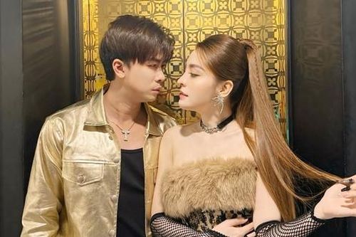 Cặp đôi ca sĩ nổi tiếng vướng nghi vấn bí mật tổ chức đám hỏi?