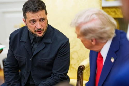 'Vũ khí bí mật' giúp ông Zelensky lấy lòng ông Trump: Thư gửi bà Melania và gậy đánh golf