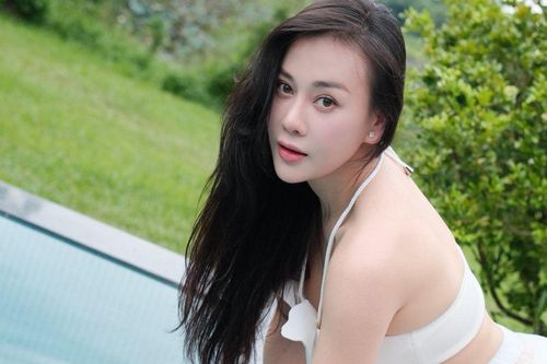Phương Oanh gây sốt với loạt ảnh diện đồ tắm xuyên thấu khoe vẻ đẹp căng tràn
