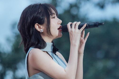 Nữ ca sĩ Việt tiết lộ từng có ý định buông xuôi, khán giả lặng người