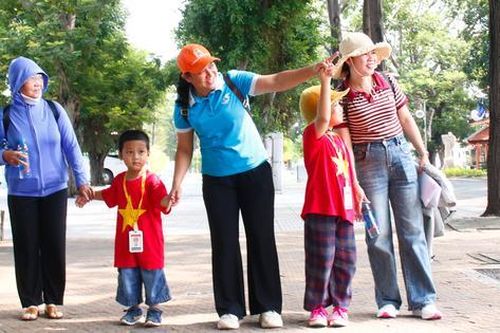 TPHCM: Hơn 1.000 trẻ mồ côi, khó khăn trải nghiệm thế giới thần tiên trước năm học mới