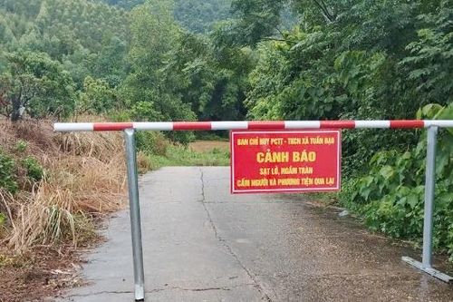 Nhiều địa phương ở vùng cao bị chia cắt cục bộ do lũ