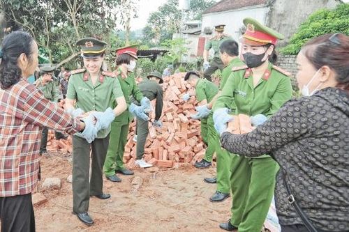 Thanh niên, phụ nữ công an tham gia hoạt động xã hội: Ghi dấu ấn đẹp trong lòng Nhân dân