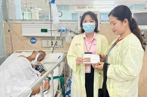 'Đóng viện phí cho người lạ': Nhân lên lòng nhân ái