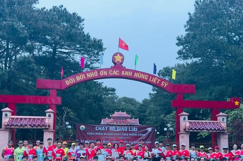 Chinh phục 19,08 km đường chạy mừng Quốc khánh, lan tỏa yêu thương đến học sinh nghèo