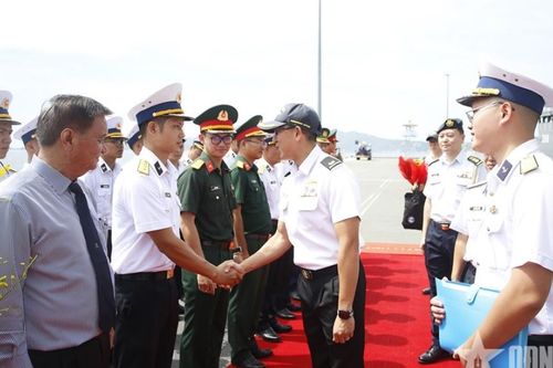 Tàu Hải quân Singapore thăm Khánh Hòa