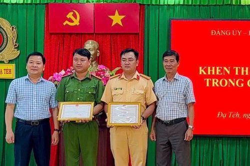Đạ Tẻh khen thưởng đột xuất cá nhân, tập thể xuất sắc phòng, chống tội phạm