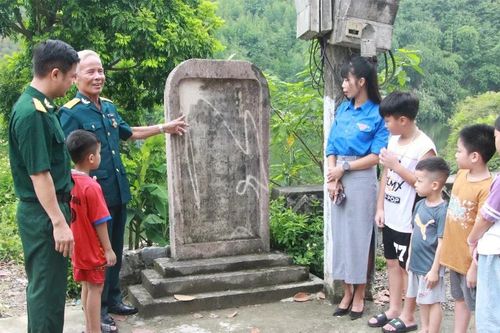 Khởi sắc miền quê cách mạng