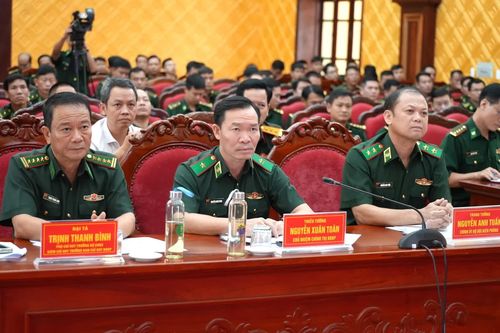 Trao thưởng thành tích xuất sắc trong đấu tranh các chuyên án về ma túy