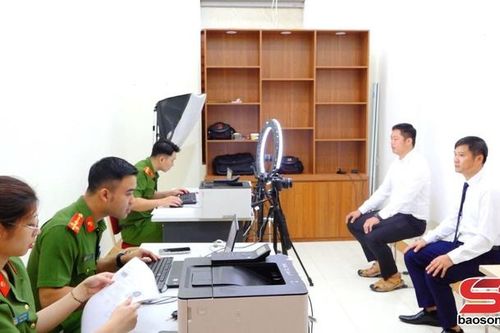 Công an Sơn La nỗ lực cấp đổi thẻ đảng viên