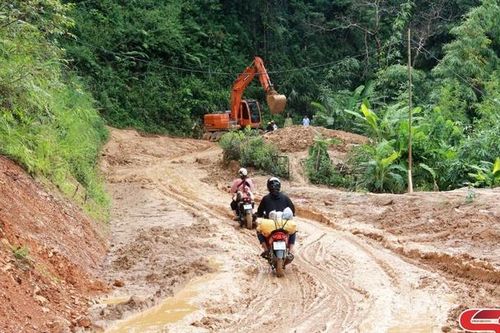 Nhanh chóng khắc phục sạt lở đảm bảo lưu thông tuyến đường liên xã địa bàn xã Muổi Nọi