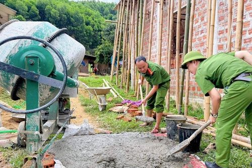 Những việc làm nhân văn