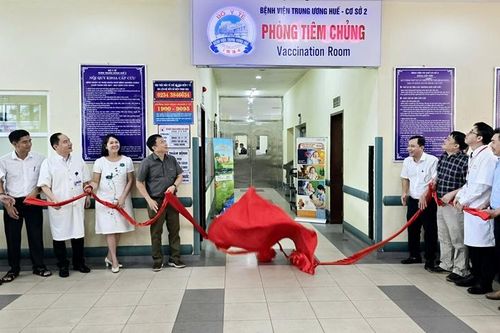 Khai trương Phòng Tiêm chủng dịch vụ tại Bệnh viện Trung ương Huế cơ sở 2