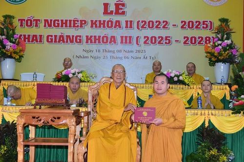Trường Trung cấp Phật học Tây Ninh trao Bằng tốt nghiệp khóa II và khai giảng khóa III (2025-2028)