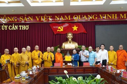 Chư tôn đức Giáo hội thăm Thành ủy TP.Cần Thơ sau sáp nhập