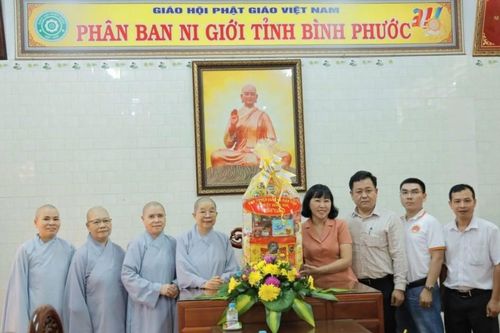 Đồng Nai: Ban Tuyên giáo và Dân vận tỉnh thăm trường hạ chùa Tỉnh Hội và Quang Minh