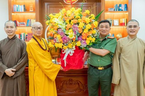 Quảng Trị: Ban Trị sự Phật giáo tỉnh chúc mừng Ngày truyền thống Công an Nhân dân