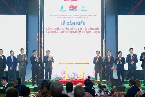 Vietsovpetro đón dòng dầu đầu tiên dự án phát triển mỏ Kình Ngư Trắng - Kình Ngư Trắng Nam