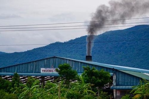 Gia Lai: Lập biên bản doanh nghiệp dùng vải vụn làm chất đốt lò gạch