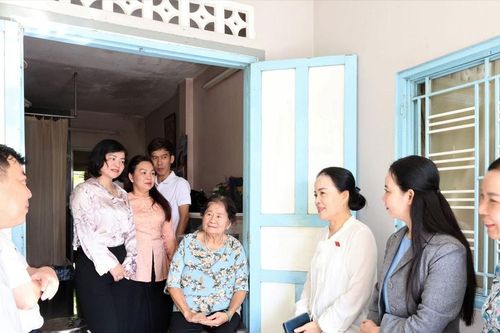 Ủy ban Văn hóa và Xã hội khảo sát thực tế phòng, chống bạo lực gia đình tại phường Thốt Nốt, Cần Thơ
