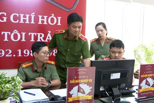 Ra mắt mô hình 'nụ cười tiếp dân', 'hotline giải đáp nghiệp vụ'