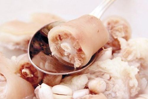 Tưởng bỏ đi, đuôi lợn lại thành món ngon bổ dưỡng, được săn lùng ở chợ