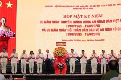 Lãnh đạo TPHCM và Bộ Công an dự Họp mặt kỷ niệm 80 năm Ngày truyền thống CAND tại Công an TPHCM