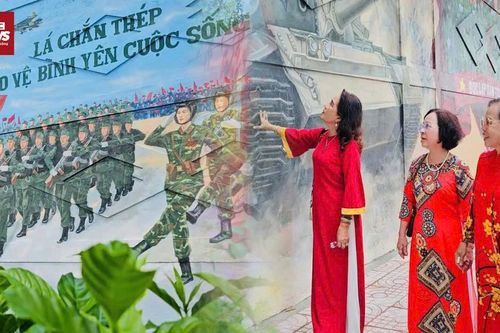 Cận cảnh bức bích họa lớn nhất Việt Nam, tái hiện lễ diễu binh lịch sử