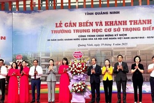 Bộ trưởng Bộ GD-ĐT Nguyễn Kim Sơn dự khánh thành Trường THCS Trọng Điểm (Quảng Ninh)
