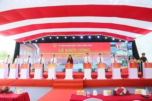 Bộ trưởng Đào Hồng Lan cùng các đồng chí Thứ trưởng dự khởi công, khánh thành nhiều công trình y tế