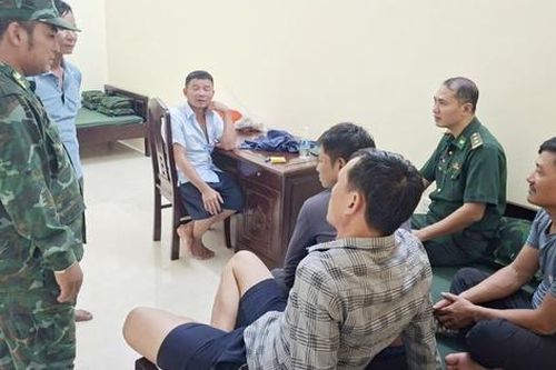 Chìm tàu trên biển, thuyền trưởng và 9 ngư dân Thanh Hóa may mắn được cứu sống