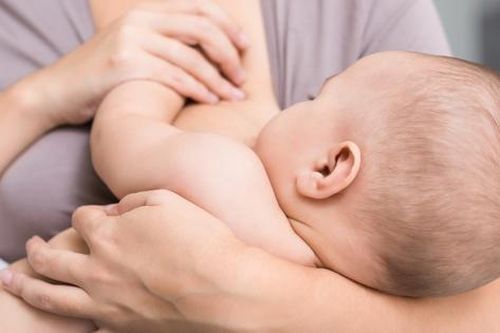 Lợi ích của việc cho trẻ bú sữa mẹ hoàn toàn trong 6 tháng đầu