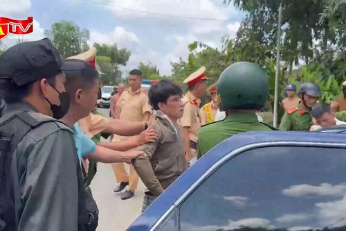 Công an truy đuổi 30 km, bắt gọn nhóm trộm ô tô