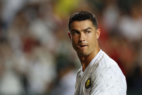 Ronaldo 'thắng' Messi ở Hong Kong