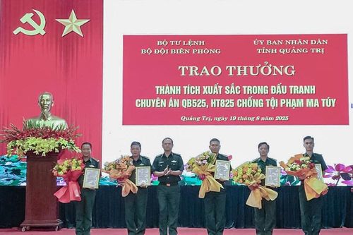 Khen thưởng Bội đội Biên phòng Quảng Trị sau chuyên án phá đường đường dây ma túy 'khủng'