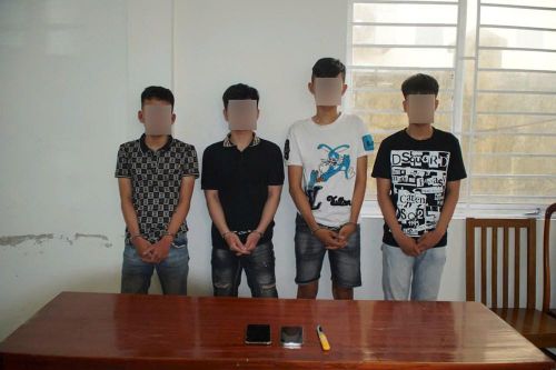 Bắt nhóm thanh thiếu niên dùng dao chặn đường cướp tài sản