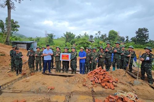 Biểu dương cán bộ, chiến sĩ giúp dân khắc phục hậu quả thiên tai tại Điện Biên