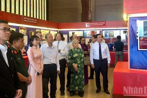 Họp mặt kỷ niệm 137 năm Ngày sinh của Chủ tịch Tôn Đức Thắng