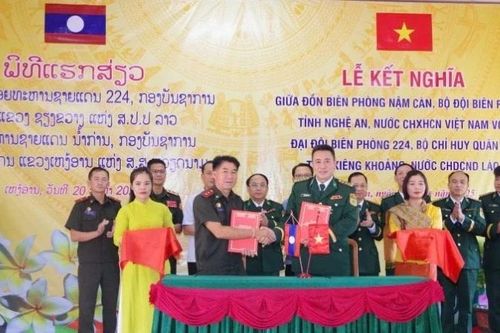 Đồn Biên phòng Nậm Càn ký kết nghĩa với Đại đội Biên phòng 224 (Lào)